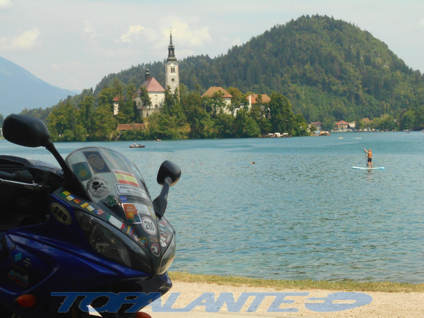 Folixa Astur na Blejskem jezeru. / Folixa Astur en el Lago de Bled.