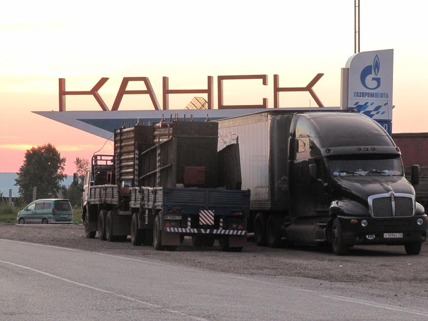 Gasolinera a la entrada de Kansk, Rusia.
