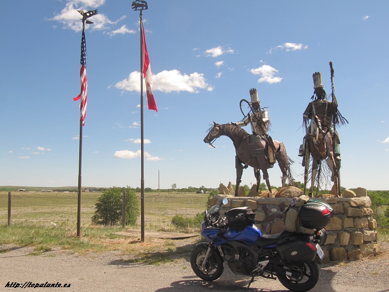 Folixa Astur entrando en territorio de la Nación Blackfeet - Blackfeet Nation, Browning MT, USA.