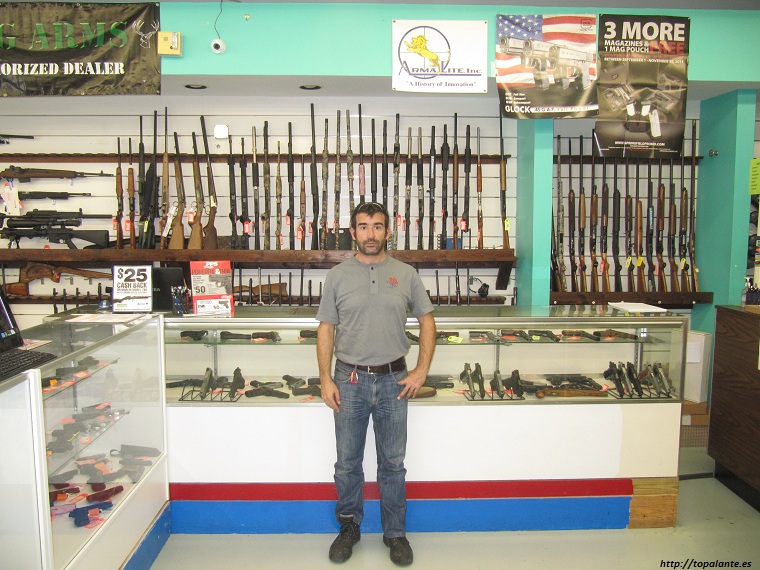 Tienda de venta de armas en Key Largo, FL, EEUU.