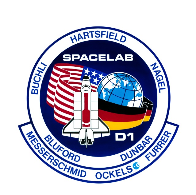 MISION: STS-61-A> ( D-1 Spacelab Mission (First German Dedicated Spacelab)> LANZAMIENTO:30 de octubre de 1985> ATERRIZAJE: Base Aérea de Edwards, CA> TRIPULANTES:   Henry W. Hartsfield, Jr.,Steven R. Nagel, James F. Buchli, Guion S. Bluford, Bonnie J. Dunbar, Reinhard Furrer, Ernst Messerschmid, Wubbo J. Ockels. MILLAS RECORRIDAS: desconocido.  22ª misión del programa STS y última del transbordador "Challenguer". Auspiciada y equipada por Alemania, situó en órbita el laboratorio espacial D-1. Se practicaron 75 experimentos relativos a la orientación espacial del ser humano, microgravedad, física de materiales, ciencias de la vida y tecnología de las comunicaciones y navegación. Las operaciones científicas se controron desde el Centro de Operaciones Espaciales alemán en Oberpfaffenhofen (Munich). Ocho astronautas conformaron la que fue la misión con mayor número de tripulantes.
